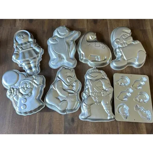 Wilton Cake Pans Lot of 8: Michelangelo,Barney,Smurf, Pooh, Clown, Dinos, Doll - Picture 1 of 11